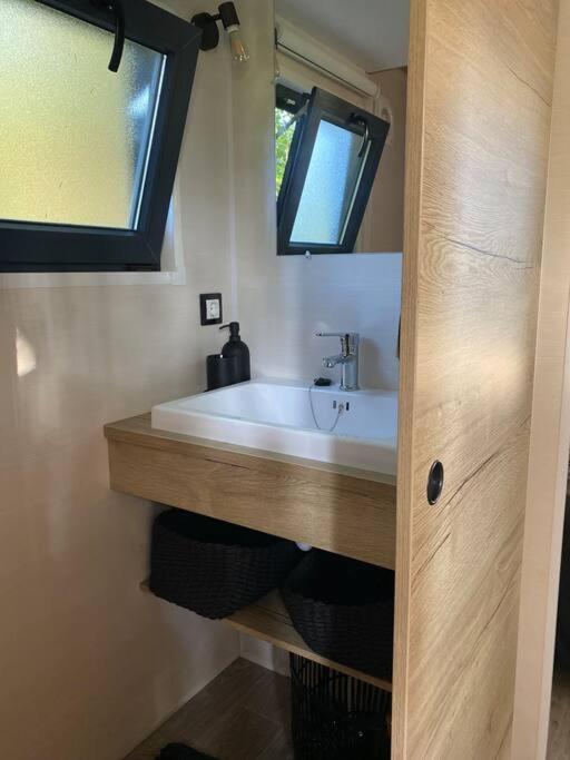 Tiny House Sur Terrain Boise A 10 Mn De La Mer Férel Buitenkant foto